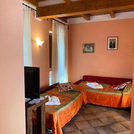 Borgo Delle Panie Bed & Breakfast Careggine Bagian luar foto