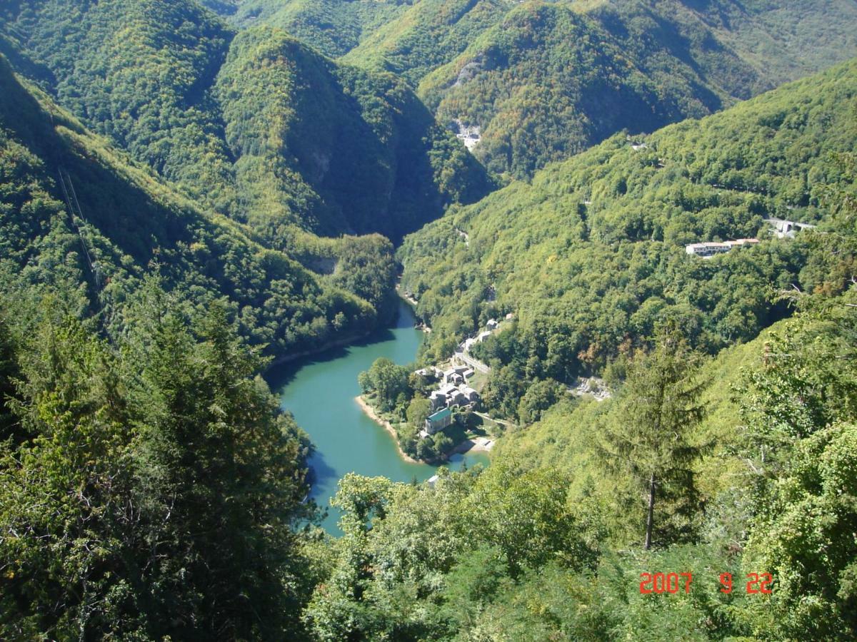 Borgo Delle Panie Bed & Breakfast Careggine Bagian luar foto
