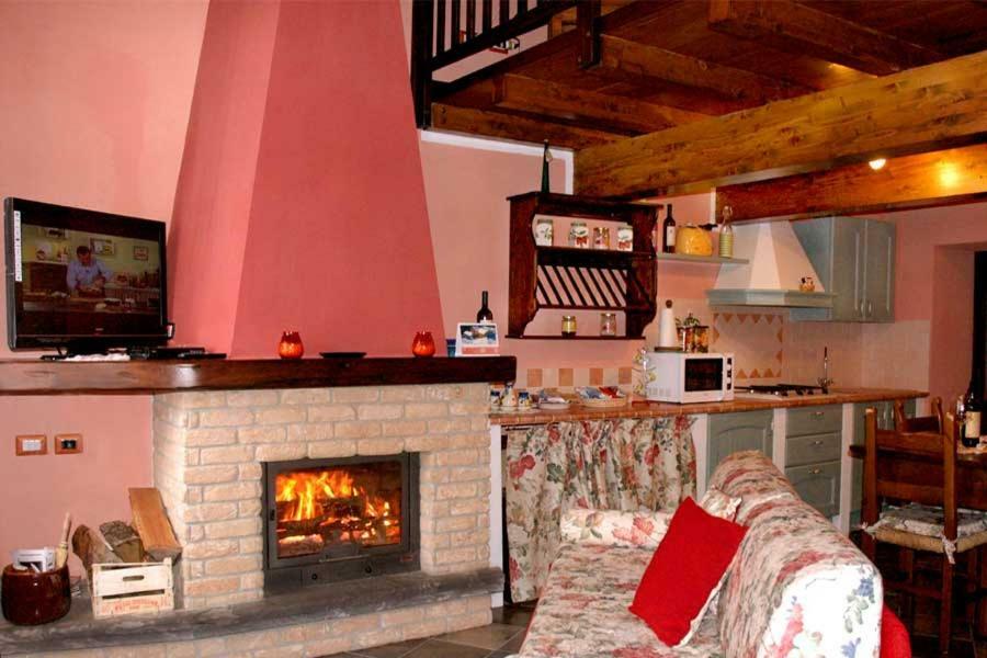 Borgo Delle Panie Bed & Breakfast Careggine Bagian luar foto