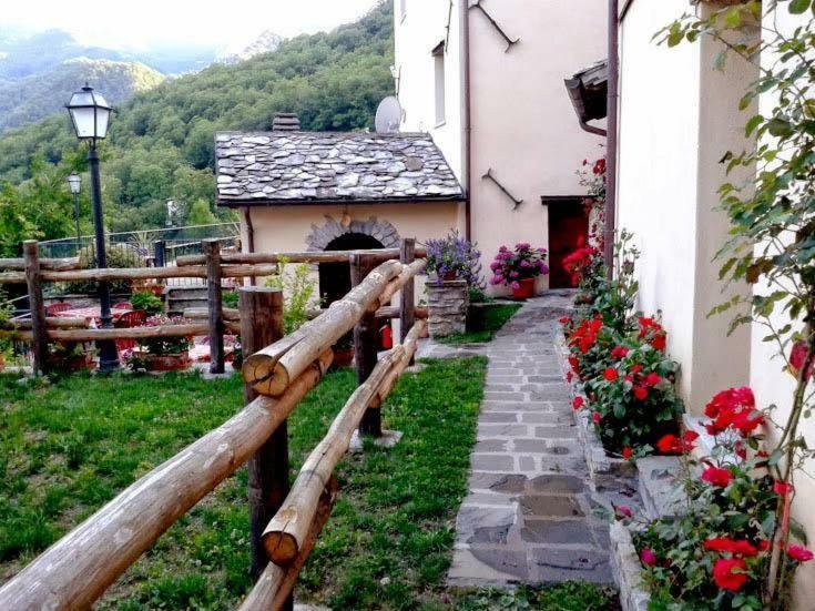 Borgo Delle Panie Bed & Breakfast Careggine Bagian luar foto