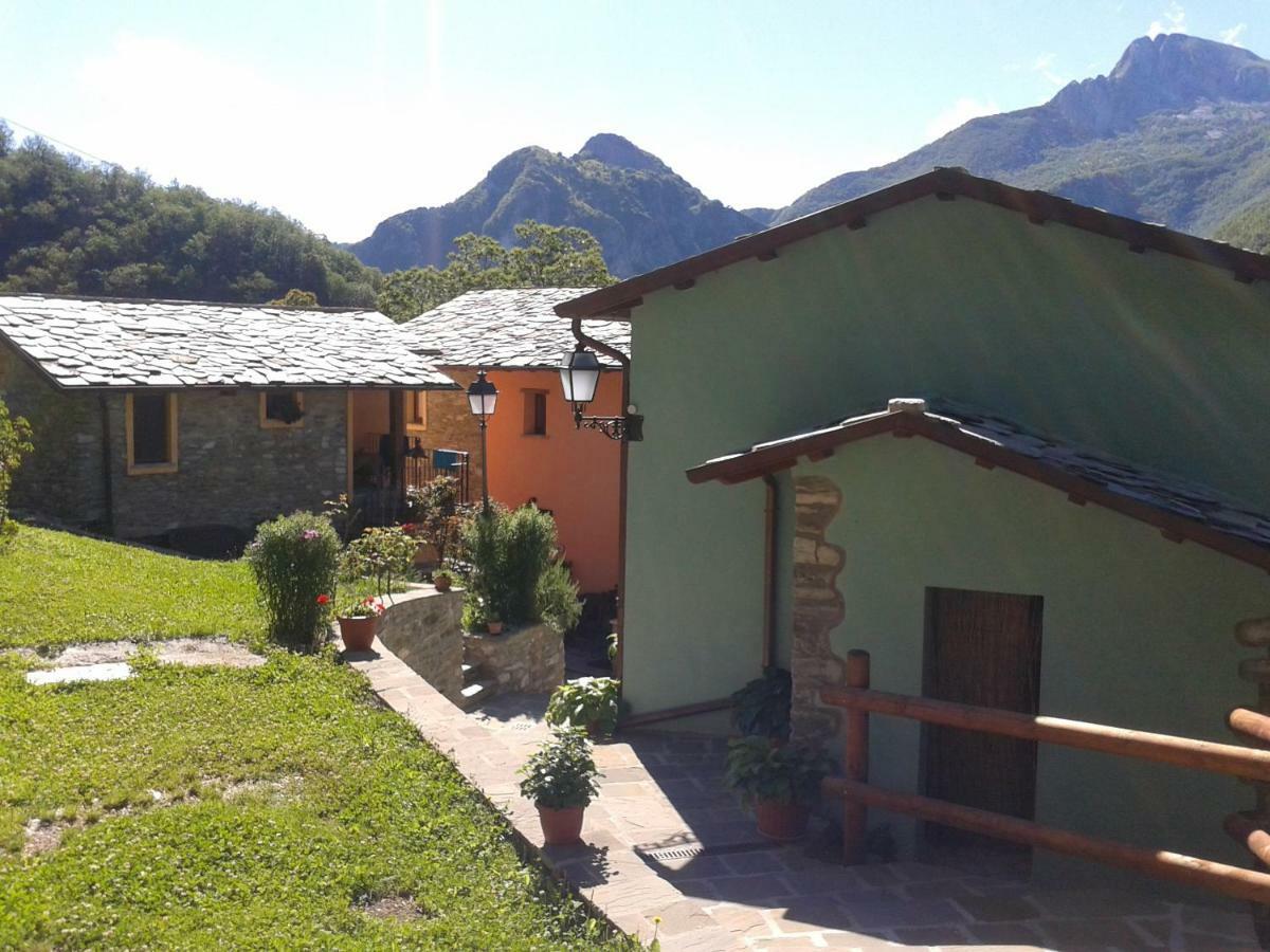 Borgo Delle Panie Bed & Breakfast Careggine Bagian luar foto